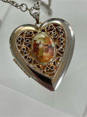 Vintage Rococo Fragonard Courting Couple Heart Locket Pendant Necklace